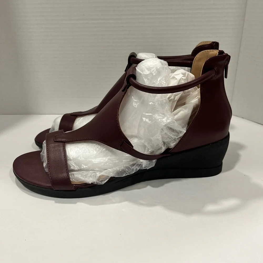 Journee Collection Womens Trayle Wedge Sandals. Size 11. Color:‎ Wine